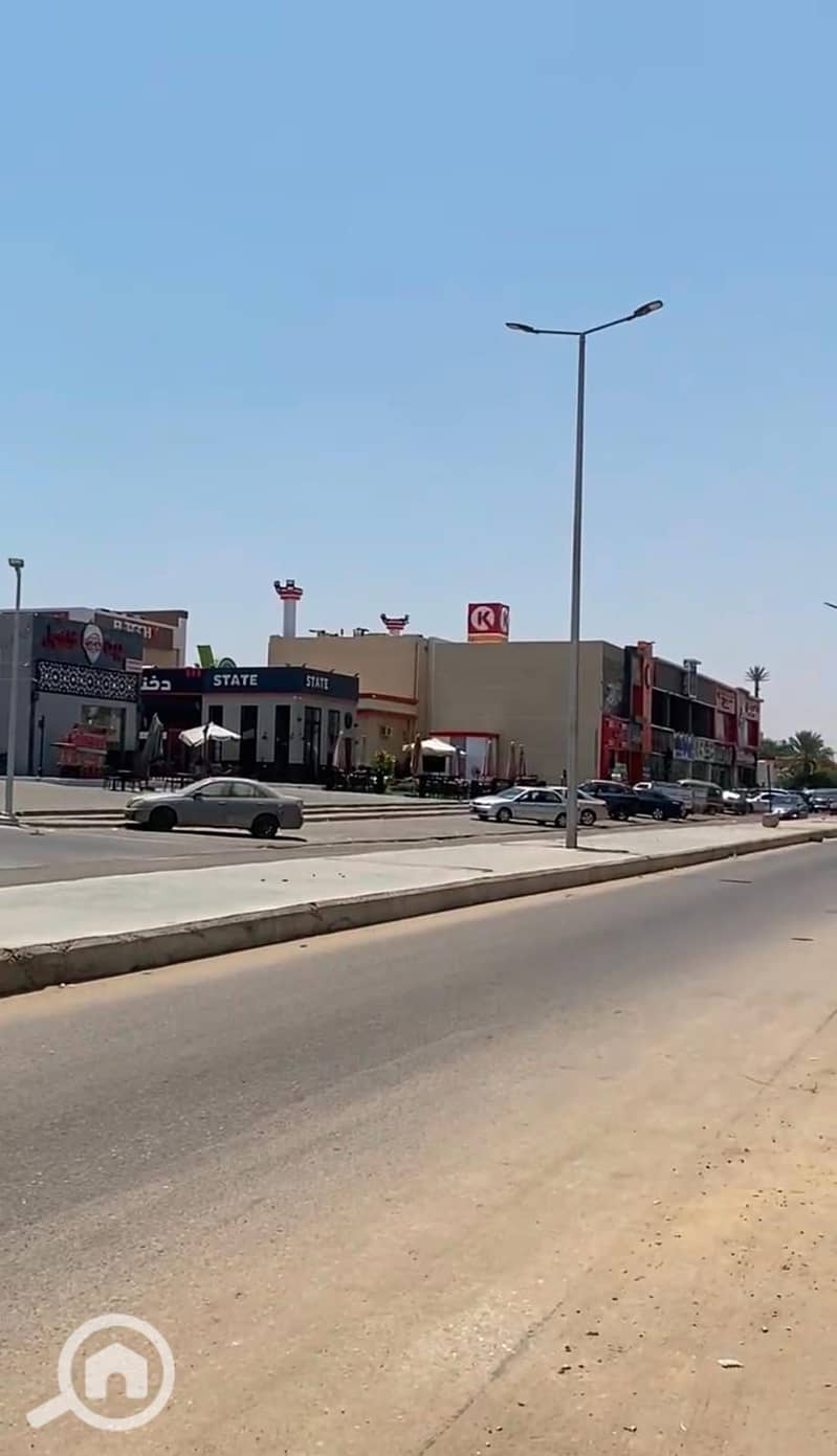 4 fef640fa-9abc-45ef-8b07-f71e52c8b8e6. jpg