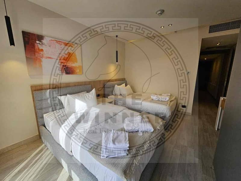 20 596f1fd5-a21c-4249-82b8-848d585d9915. jpg