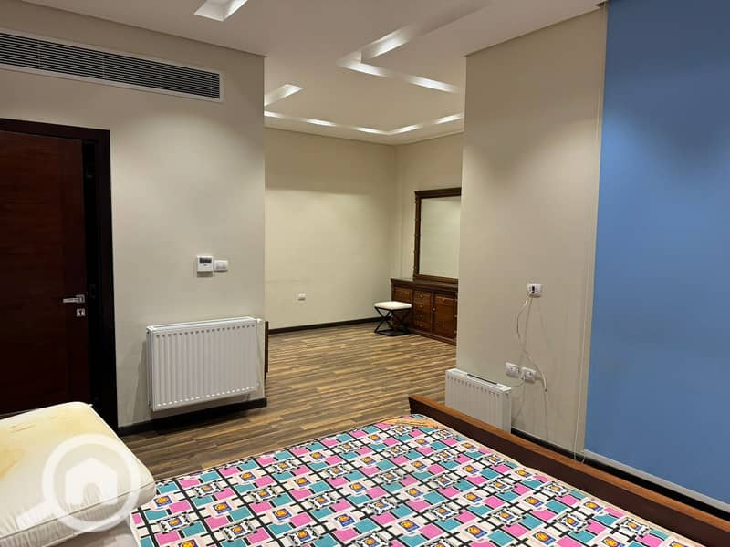 8 8de82f48-54e4-4990-a206-219c4509e2b1. jpeg