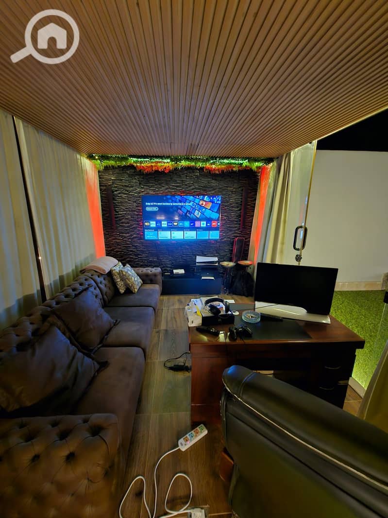 9 2e96a9b8-a271-4b0c-82b9-50366d465fbe. jpeg