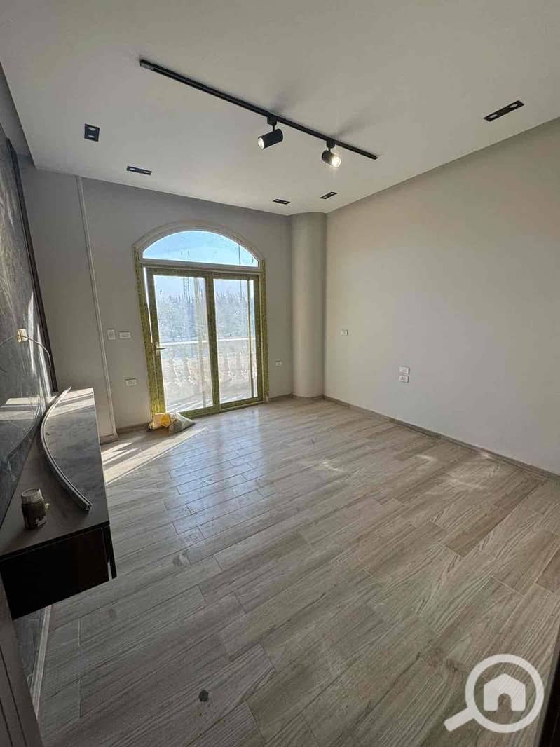 4 fcdd9cdd-5c26-4906-ba56-690609615efd. jpg