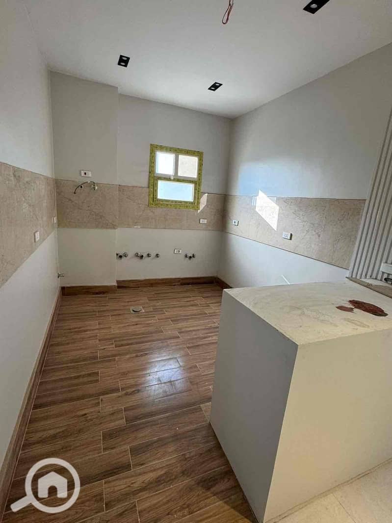 8 639c66bf-1db4-4e1a-b7f6-0bb715f3f259. jpg