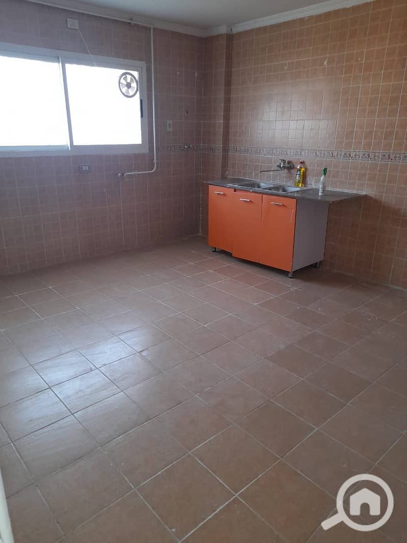 9 575e56e2-a673-492a-9130-f93f8b4020b9. jpg