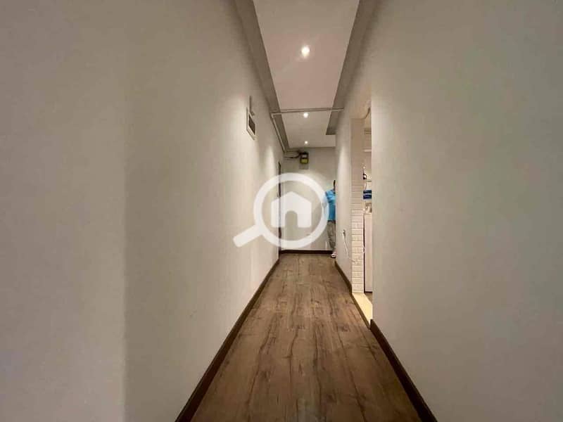 4 1e12bb4b-b291-4be4-83b0-87188ecfb3dd. jpg