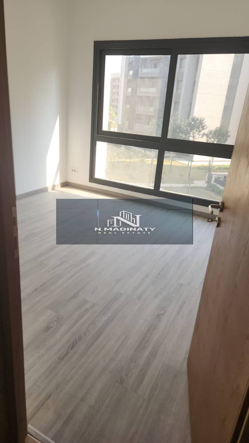 4 d8f39583-a2e8-4c74-8828-06874c46816f. jpg