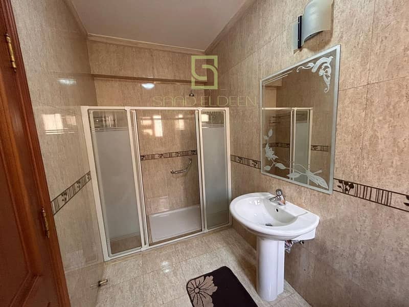 6 832c3919-4ac6-42a6-b94d-1ea38a692c22. jpg