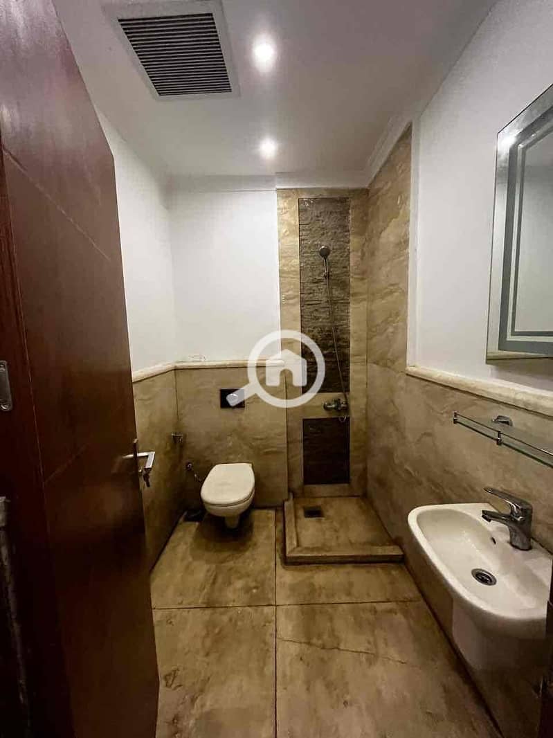 9 cf4ba21f-0aa3-4070-8352-5656e29b9f14. jpg