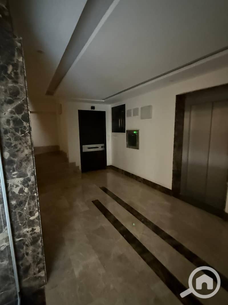 5 8e69a812-8ed4-4391-aa4b-91fbd512b516. jpg