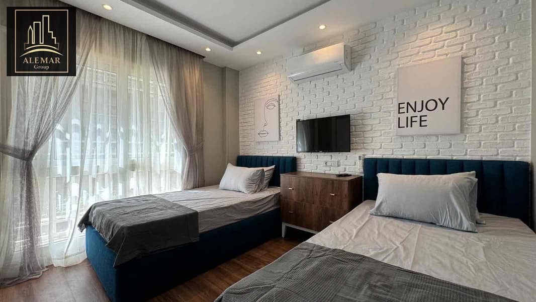 35 9370d08b-bcdf-4151-835e-689af80256de. jpg