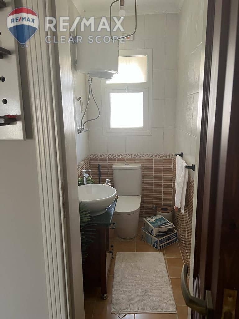 3 2339f3a9-ef7c-4abc-81b1-f530db9c4cd5. jpg