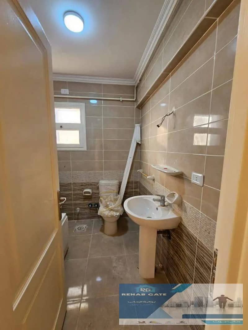 4 04b738d0-133b-4a6c-88f6-8e05f8cf0def. jpg