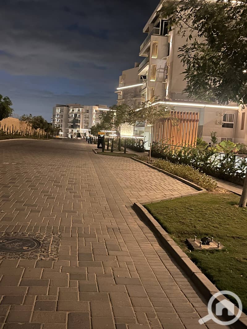 6 4100dcb5-2393-41e6-8d88-034f4c493d96. jpg