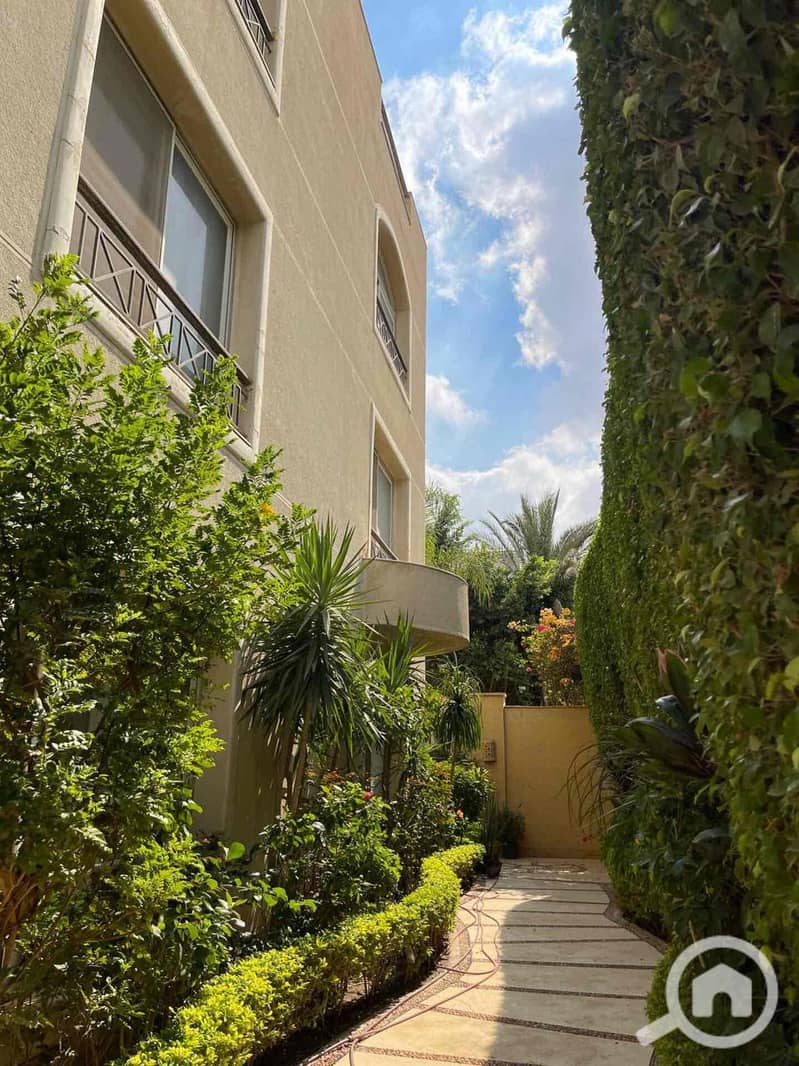 12 6e917050-2a1f-4f95-bc8e-691413d804cd. jpg