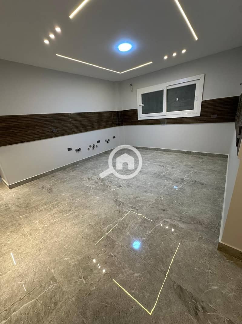 22 b4f28508-ef31-43cd-abb4-bf8f720a1ecd. jpg