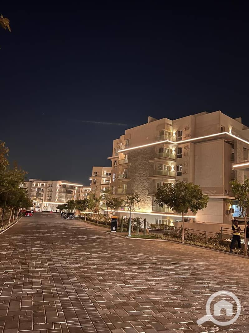 3 9ced9567-2356-404f-80b1-b96672629a56. jpg