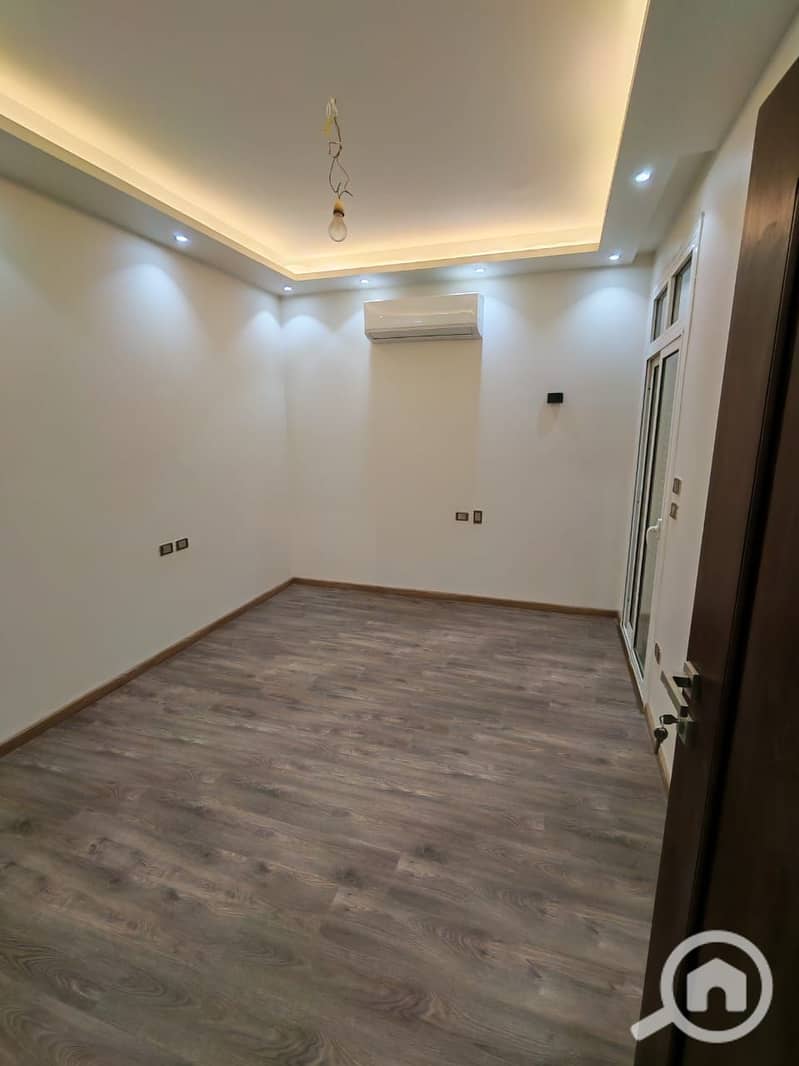 5 WhatsApp Image 2025-10-06 at 10.41. 41 AM. jpeg