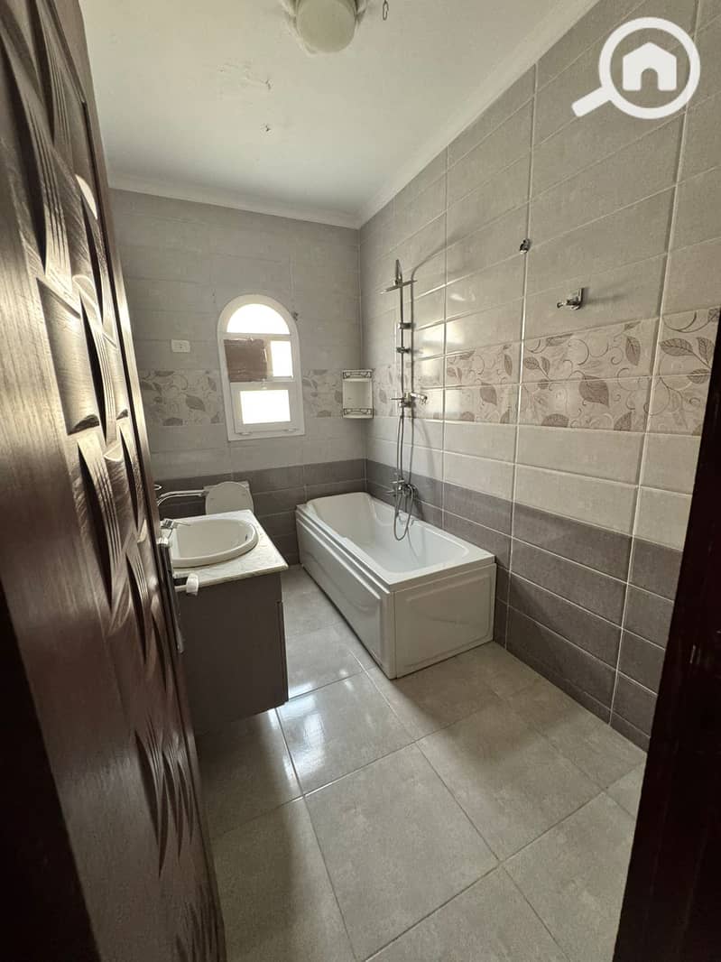 6 WhatsApp Image 2025-11-01 at 16.42. 53_7411b8e5. jpg