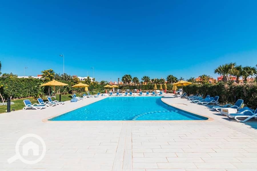 9 e55f3ff8-c49f-400d-9a64-9e6ff37692bd. jpg