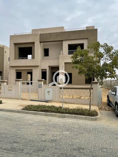 5 Bedroom Townhouse for Sale in 6th of October, Giza - IMG-20250626-WA0013. jpg