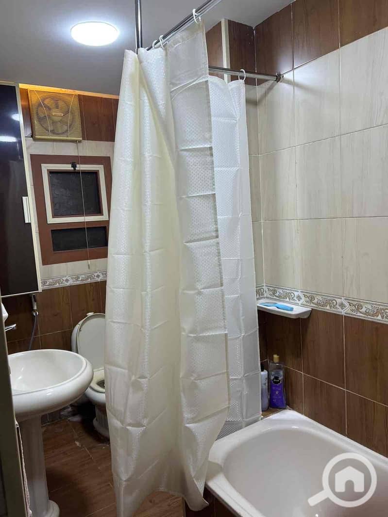 12 b3a2241a-0b56-4a79-bf4c-25b64b4dfd58. jpg