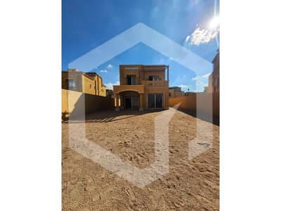 4 Bedroom Villa for Sale in Sheikh Zayed, Giza - Royal Meadows 1. jpg