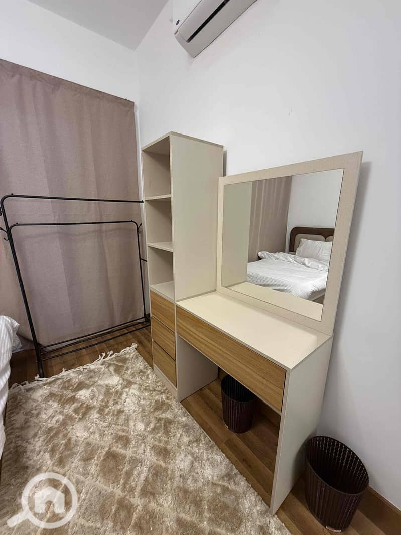 4 18911e54-e8d2-49b3-96c6-cd450eb93e2c. jpg