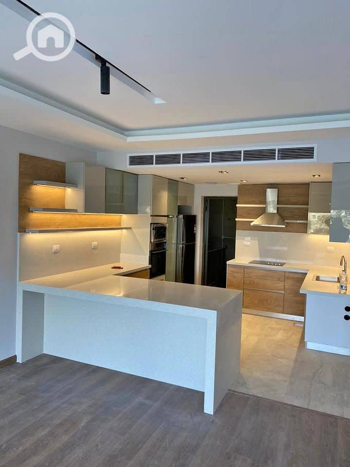 2 40f70471-7907-4f4a-8816-142a6f7d6711. jpg