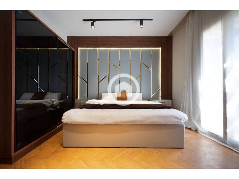 8 9907a60f-21fa-46e2-9a95-5761579a4ea7. jpg