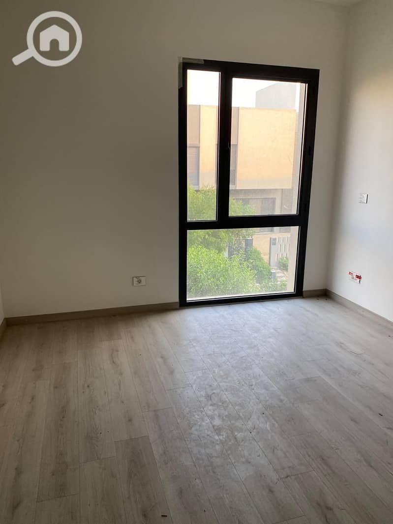 8 d54a7d5b-80e8-4fac-a294-2f78b327a563. jpg