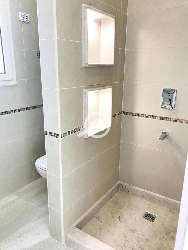 4 3ebc5cd9-d6c4-43b4-96f1-30a04a7f9816. jpg