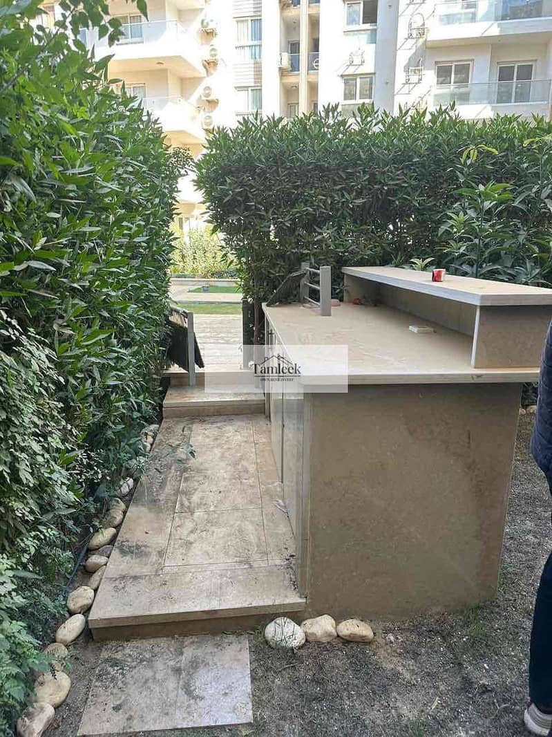 8 a4d6e570-5b29-4b40-a42b-97e7a02f94bf. jpg