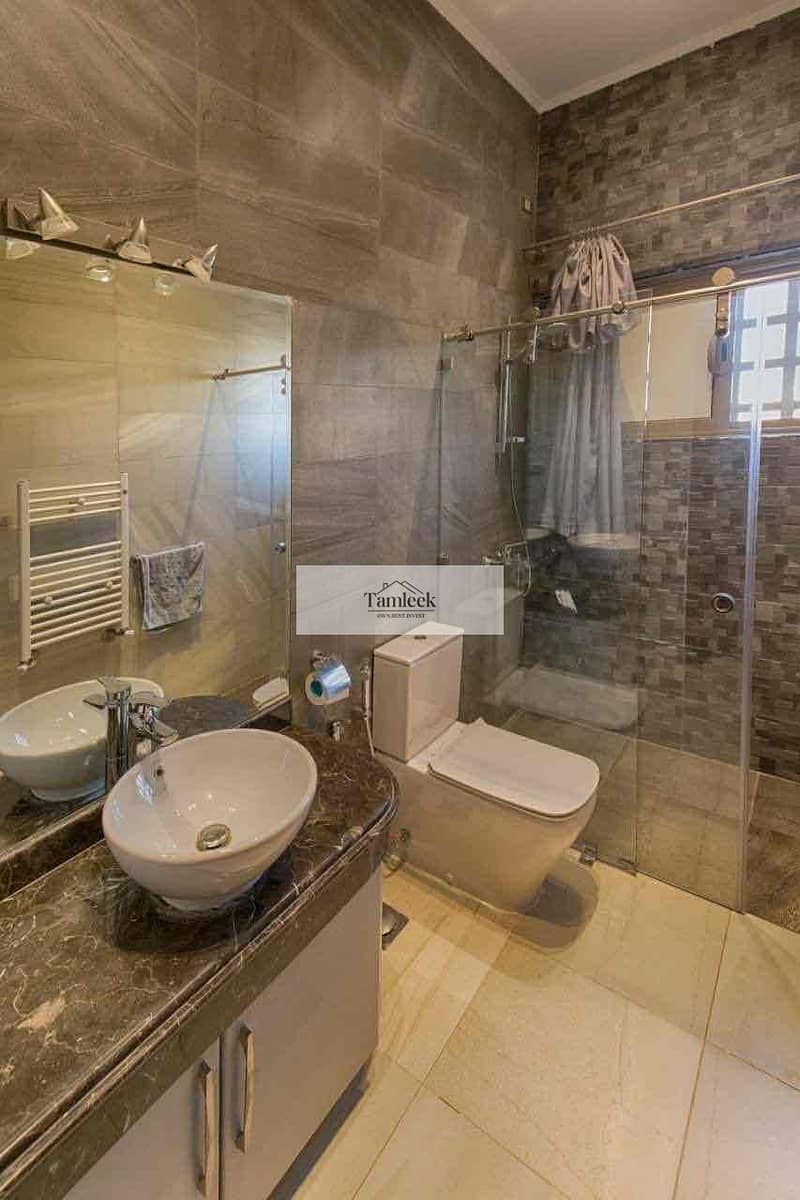 8 2b42adef-ad9c-42c0-84bc-e7a097bc5da1. jpg