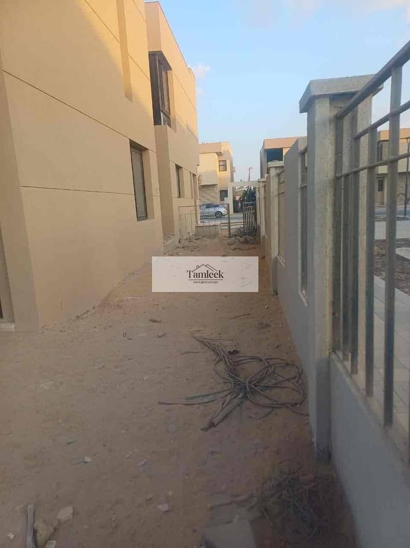 6 8ddf5e7d-515a-4193-a02d-cf64be2c6f92. jpg