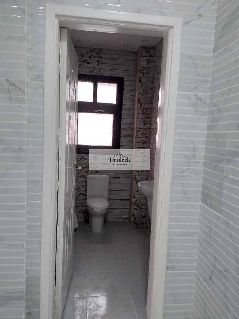 8 cebca471-11e0-4093-ab5f-a47d6e74a235. jpg