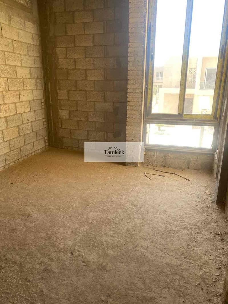 10 ca9a59e1-9c82-42c4-8209-dcb98e1f3c62. jpg