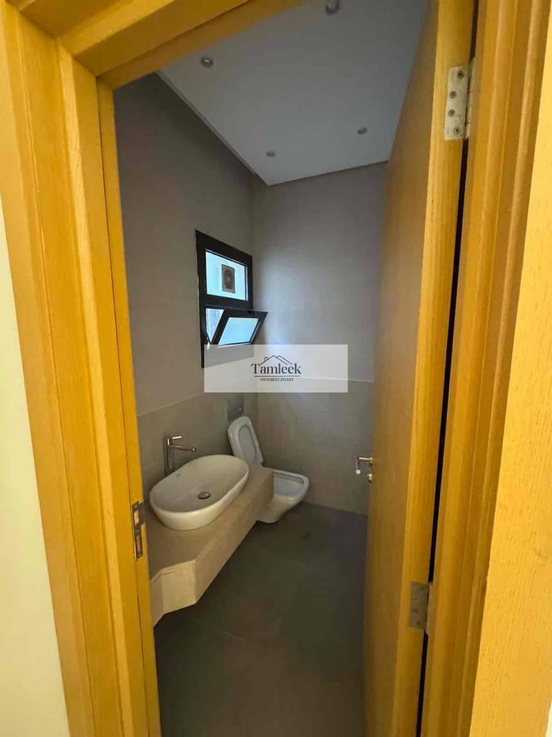 10 bf0a43cb-fc7a-493d-a2cb-48e8ab7e963b. jpg