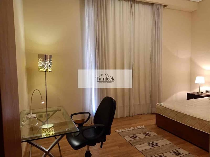 9 c038d946-3fd1-47de-b1e9-7a2bb5e02b2c. jpg