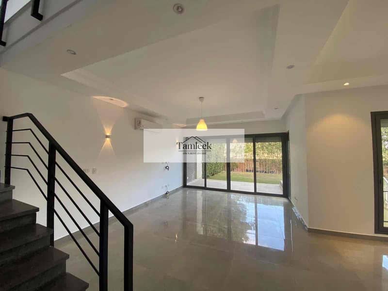 4 2d5a6f76-7e12-44e7-a815-fe799f0859ed. jpg