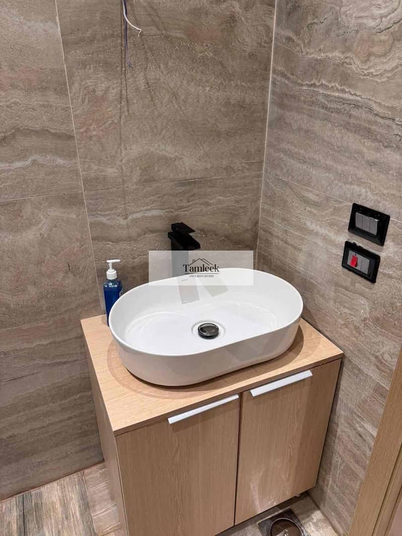 2 693ff67c-3ddb-4eb3-a717-f89867304aea. jpg