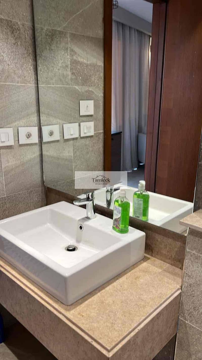 12 5088f21d-c076-42a9-a57c-347e8dc8cdec. jpg