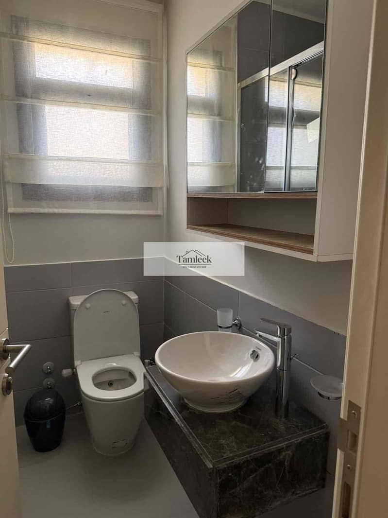 9 0c1f7943-658c-48d6-bcc9-27f20e71bac0. jpg