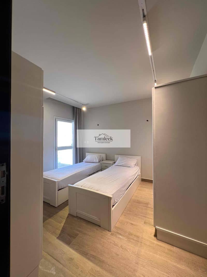 10 6ee34cca-45b9-45ad-a2c9-7cb72f066a5b. jpg