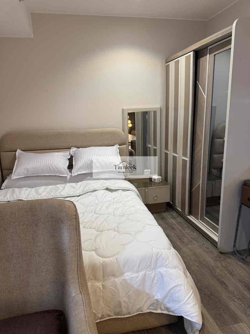 10 aa318753-a7f0-45b3-8cc7-24e25538bd51. jpg