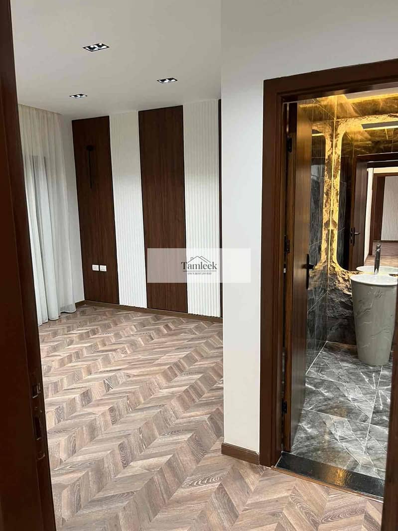 10 991f79b3-5cdd-4d6f-ac40-eff25a6edf90. jpg