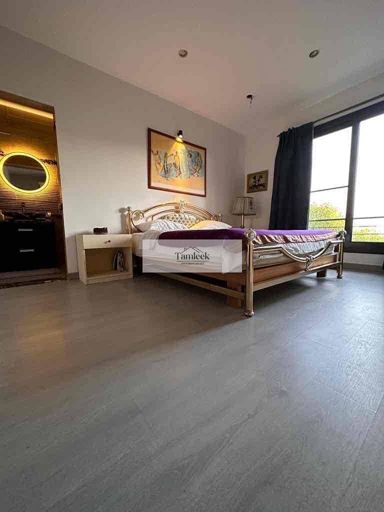 12 0f92607a-5fe0-444f-9da5-5b6c594a3c53. jpg