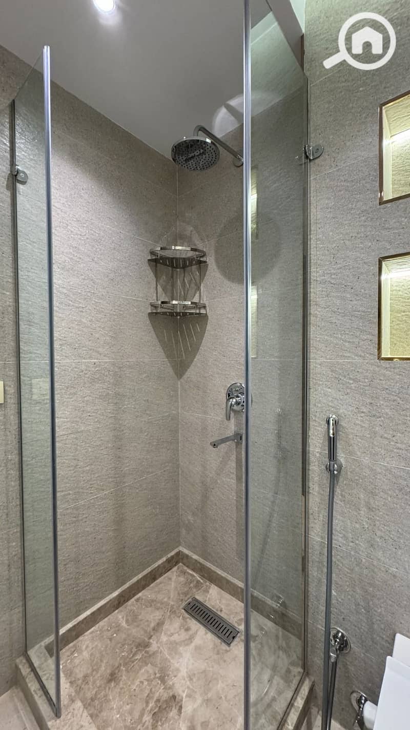 15 0161027a-548a-43a2-94fc-580b64cda4db. jpg