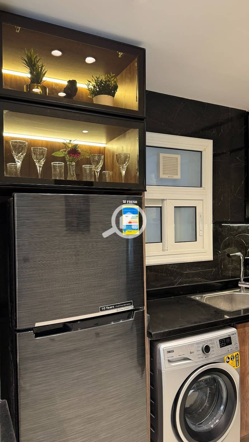 16 9dac9a7f-f88f-49fd-a2a6-3f783df4e860. jpg