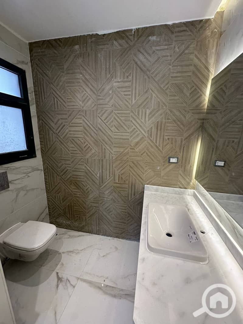 2 2728d27b-8d08-4621-a8d4-08f8d86fe481. jpeg