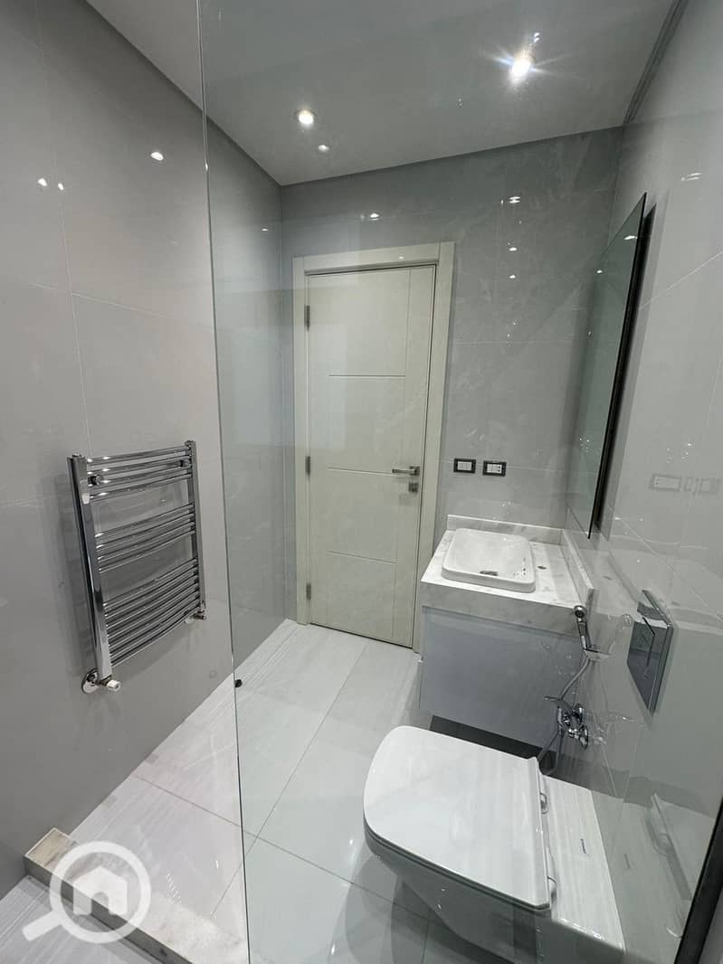 21 38745e19-057d-4e77-8e96-a171f16e650c. jpeg