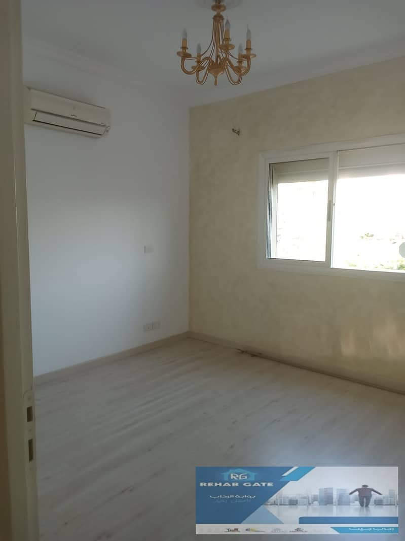 12 b756b3a1-9526-4bc6-825c-0565a1d6ecc6. jpg